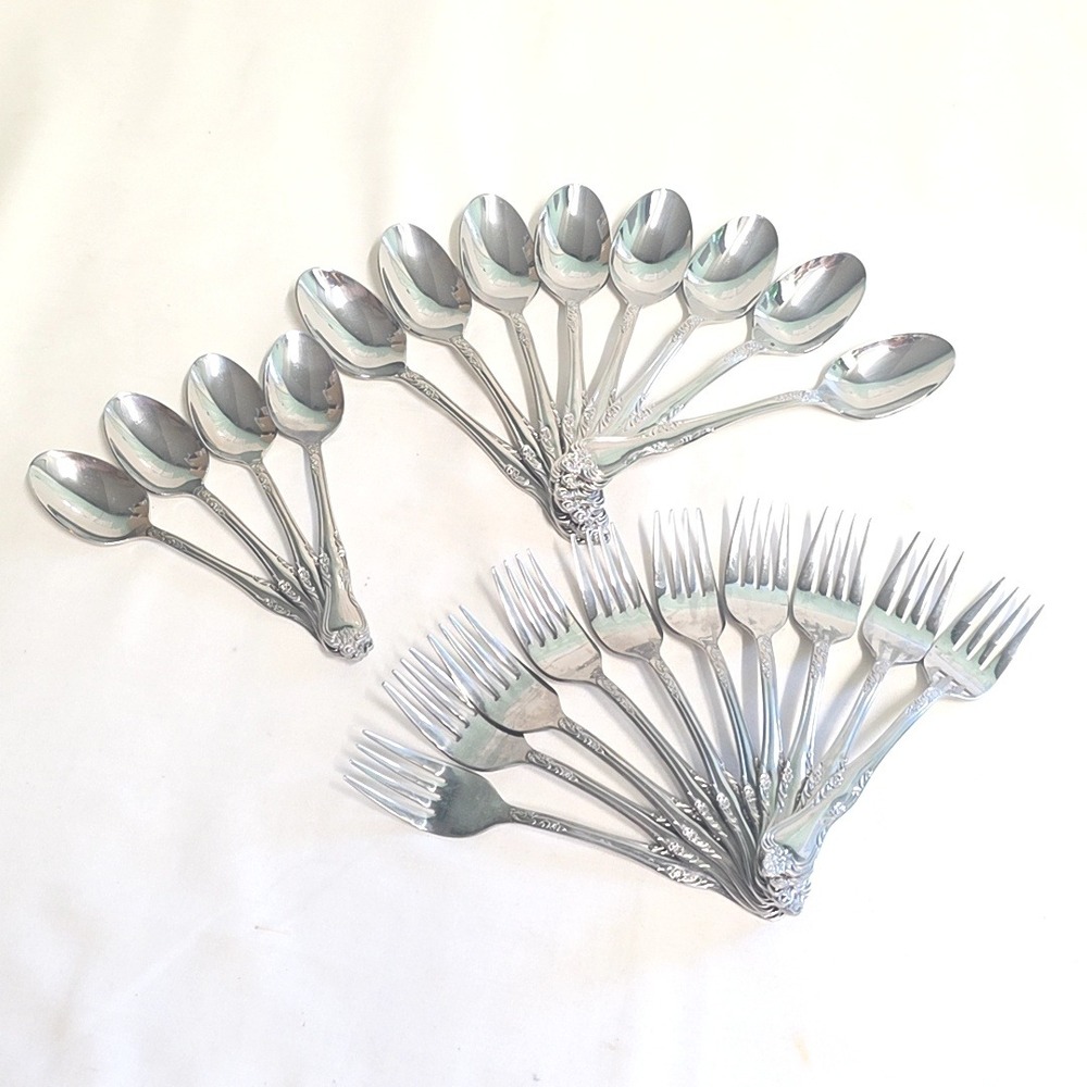 Oneida Flatware Set Silver Pollenta 22pc Spoons Forks Floral